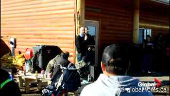 Trucker protests: Calgary pastor tells crowd Canada needs a Christian government - Globalnews.ca