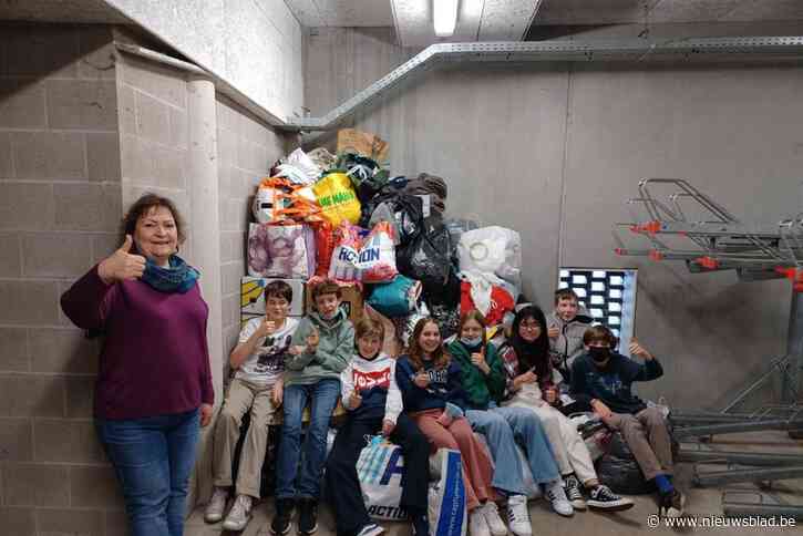Oscar Romero is dikketruienschool door ingezamelde kledij