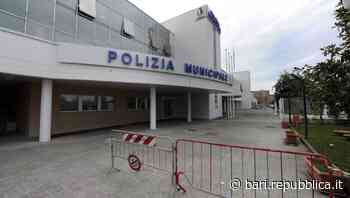Bari, agente di polizia municipale si uccide nel comando di Japigia con la pistola di ordinanza - La Repubblica