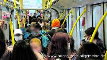 Betrunkener belästigt mehrere Mädchen in der Staßenbahn sexuell