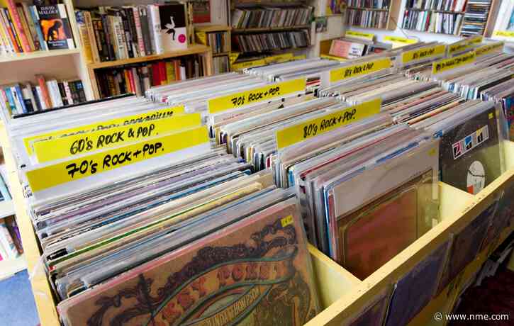 UK vinyl sales set to overtake CDs in 2022