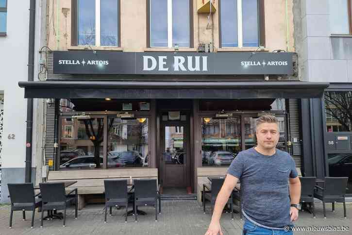 Café De Rui was voor corona 24u op 24u open, maar wacht nu nog even af: “De vraag is er nog een publiek is voor een café dat dag en nacht open is”
