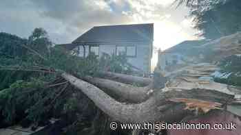 Storm Eunice: Do I get paid if I can't get to work?