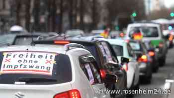 Impfgegner veranstalten Autokorso von Raubling nach Rosenheim