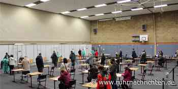 Mit Fotostrecke: Impf-Aktion in Ascheberg: Tausende Besucher Impfung in Sporthalle | Ascheberg - Ruhr Nachrichten