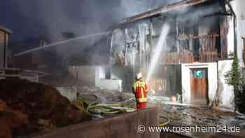 Nach Großeinsatz in Samerberg - Polizei ermittelt zur Brandursache