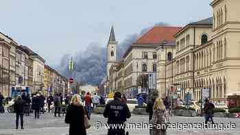 Rauchwolke über München - Brand in Lagerhalle