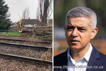 Storm Eunice: Sadiq Khan tells Londoners to stay at home