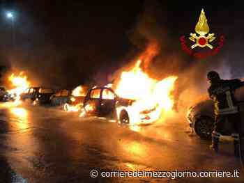 Vietri sul mare, rogo all’alba: cinque auto distrutte dalle fiamme - Corriere del Mezzogiorno