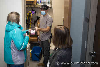 Primrose residents surprise Delta students with gifts at Midland campus - Midland Daily News