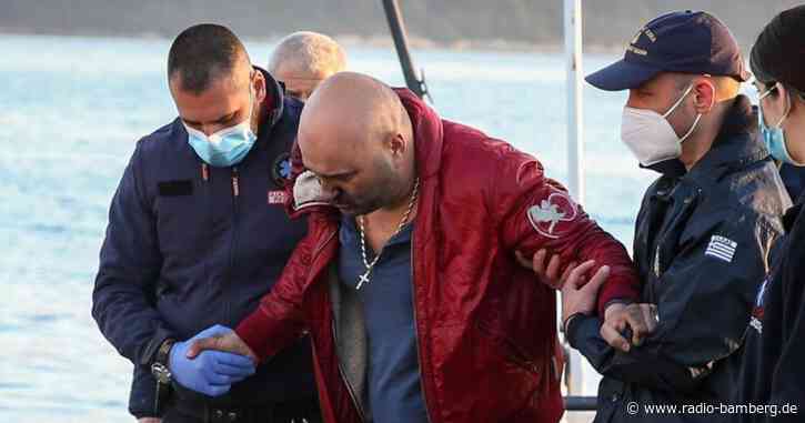 Feuer wüten auf Fähre und Autofrachter