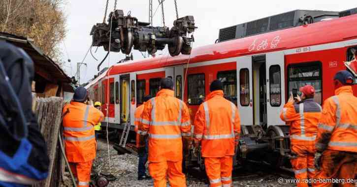 Strecke nach S-Bahn-Unfall gesperrt: Ermittlungen dauern an