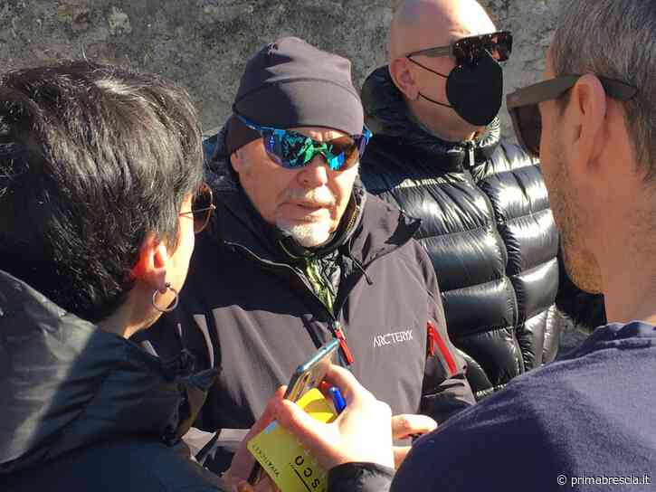 Vasco Rossi sul Garda, il video della passeggiata: "Questa vista appaga" - Prima Brescia