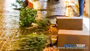Fioriere ribaltate, tavolini nel lago: ragazzi ubriachi devastano la via dello shopping - BresciaToday