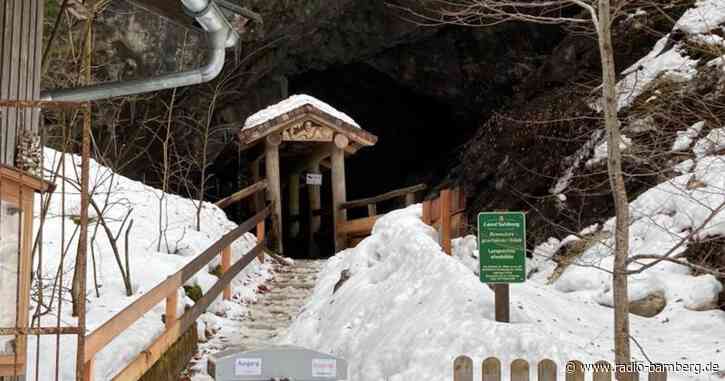 Eingeschlossene Forscher in Salzburger Höhle im Freien
