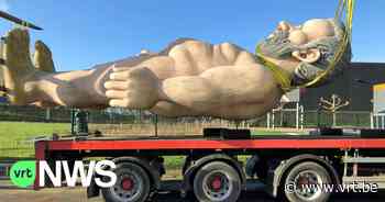 Naakte reus is verhuisd van E17 in Deerlijk naar Eeklo, met mos tussen de tenen en achter de oren - VRT NWS