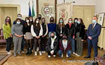 Gallarate, il sindaco accoglie gli studenti francesi in visita a Palazzo Borghi - malpensa24.it