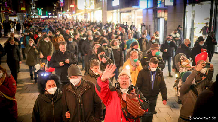Corona-Demo in Ulm: Tausende bei Protest gegen Corona-Maßnahmen - SWP