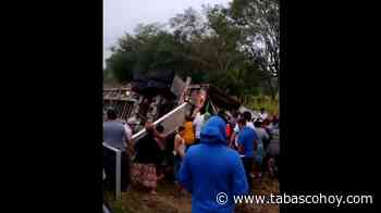 Rapiñan tráiler que se volcó sobre la Villahermosa-Macuspana - tabasco hoy