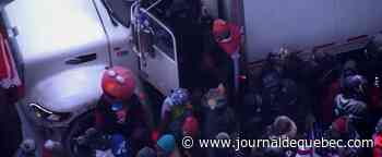 [VIDÉO] Un camionneur reçoit de l’argent pour payer sa contravention