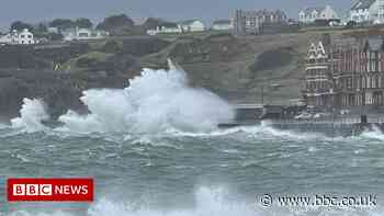 Storm Eunice winds cause Isle of Man travel and power disruption