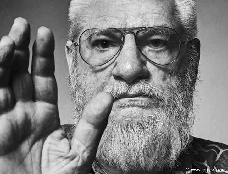 Dan Graham, Conceptual Artist Who Bent Time and Space, Dies at 79