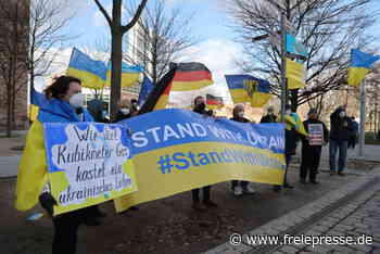 Kundgebung in Chemnitz: Teilnehmerinnen und Teilnehmer fordern Frieden für die Ukraine - Freie Presse