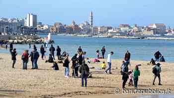 Meteo, a Bari scoppia la primavera in anticipo: temperature vicine ai 20 gradi. In tanti su spiagge e parchi - La Repubblica