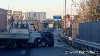 Scontro tra auto, furgone e bus all'ingresso della città di Bari: traffico in tilt sulla Statale 100 - BariToday