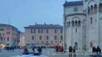 Modena, Piazza Grande blindata: l'aperitivo no-vax è un buco nell'acqua - La Gazzetta di Modena