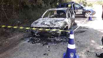 Carro usado em duplo homicídio em Campina Grande do sul é encontrado incendiado - RIC Mais
