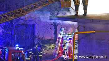 Alba da panico tra alte fiamme e sirene - IL GIORNO