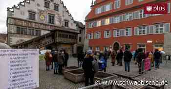 Mit Video: 100 Menschen versammeln sich in Lindau gegen „Corona-Spaziergänger“ - Schwäbische