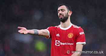 Bruno Fernandes warned his actions make Man Utd look "vulnerable" amid captaincy row - The Mirror