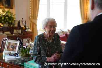 Queen Elizabeth II tests positive for COVID; mild symptoms - Creston Valley Advance