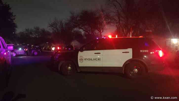 Man with felony warrants in custody following south Austin SWAT call