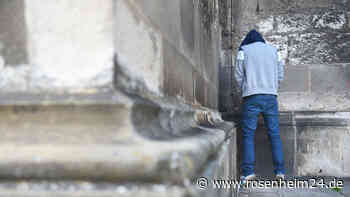Wildpinkler legt sich mit Polizei an: „Habt ihr Deppen nichts besseres zu tun?