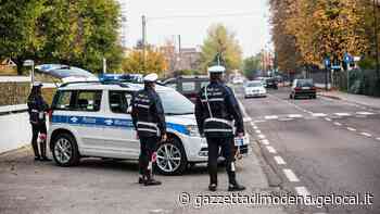 Maranello. Guida auto non revisionata, cerca di fuggire al posto di blocco. Oltre 1400 euro di multa e 38 punti di sanzione sulla patente - La Gazzetta di Modena