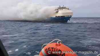 Smit Salvage soll die Autos auf dem brennenden Schiff "Felicity Ace" löschen