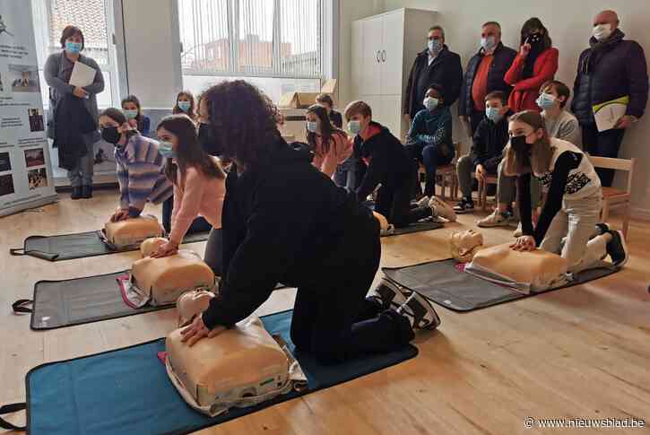Leerlingen van zesde leerjaar krijgen lessen reanimatie