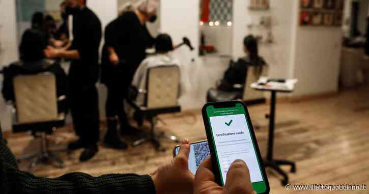 Maggioranza di nuovo spaccata, la Lega non ritira l’emendamento sul green pass: bocciato. Berlusconi si allinea a Salvini: via le restrizioni