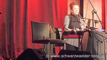 Auftritt in Nagold - Nessie Tausendschön – eine Meisterin des tiefgründigen Humors - Schwarzwälder Bote