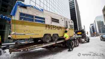 Police begin to remove checkpoints as Ottawa protest cleanup continues