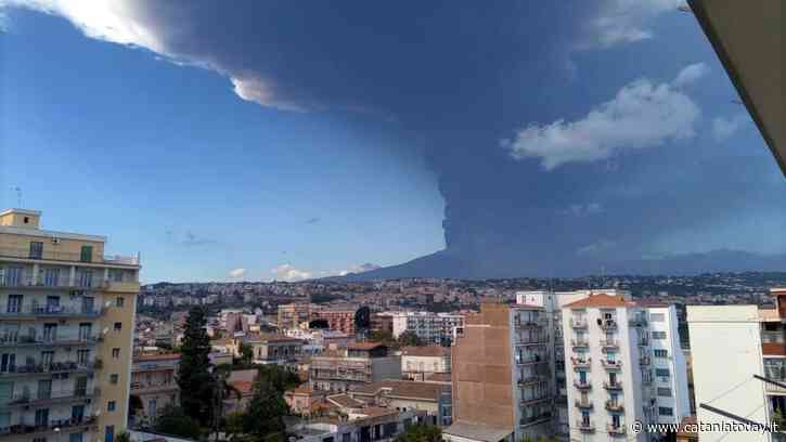 Etna in eruzione, nube vulcanica: chiuso l'aeroporto di Catania - CataniaToday