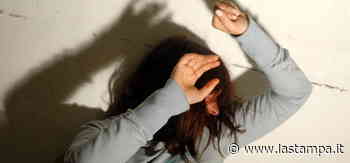 Catania, 34 enne picchiava la compagna davanti al figlio. Ora è ai domiciliari con braccialetto elettronico - La Stampa