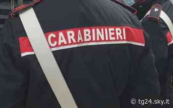 Catania, sfugge a stalker chiudendosi in auto: salvato da carabinieri - Sky Tg24