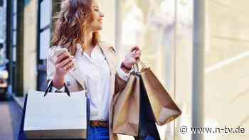Damenmode: Mode-Bestseller: 5 Kleidungsstücke schlagen Verkaufsrekorde - n-tv NACHRICHTEN