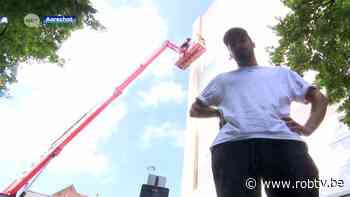 Het verhaal achter de muurschildering in opbouw op het stadhuis van Aarschot: "Arend draagt Aarschottenaren warm hart toe" - robtv.be