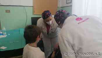 Covid, Marco e Matteo: i primi due bambini del Lazio vaccinati tra i banchi di scuola - Repubblica Roma