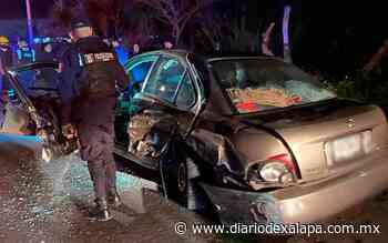 Quedó prensado en su automóvil en Coatepec; se encuentra grave - Diario de Xalapa